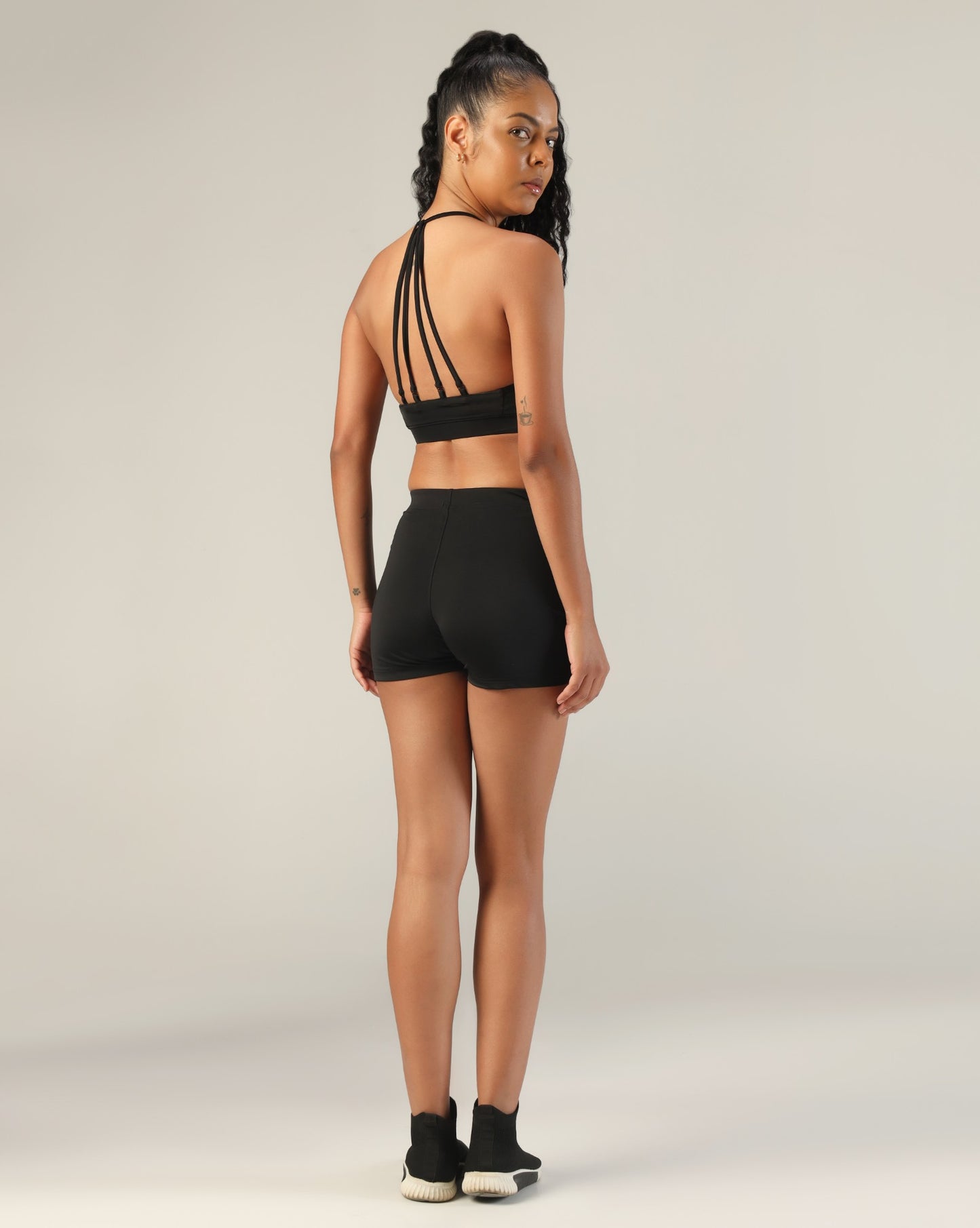 Timeless Strappy Sports Bra - Black