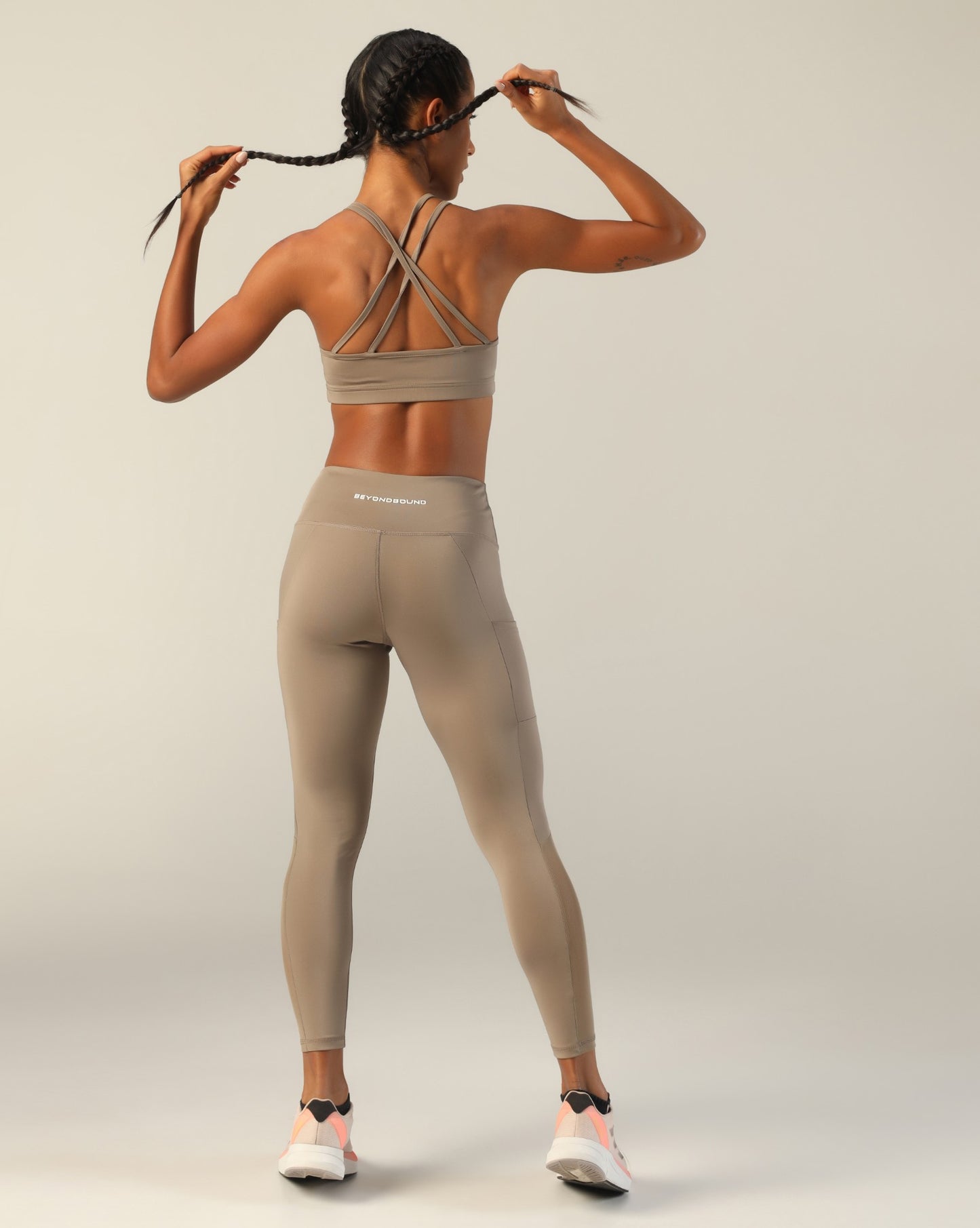 Go-To Crossover Sports Bra - Beige