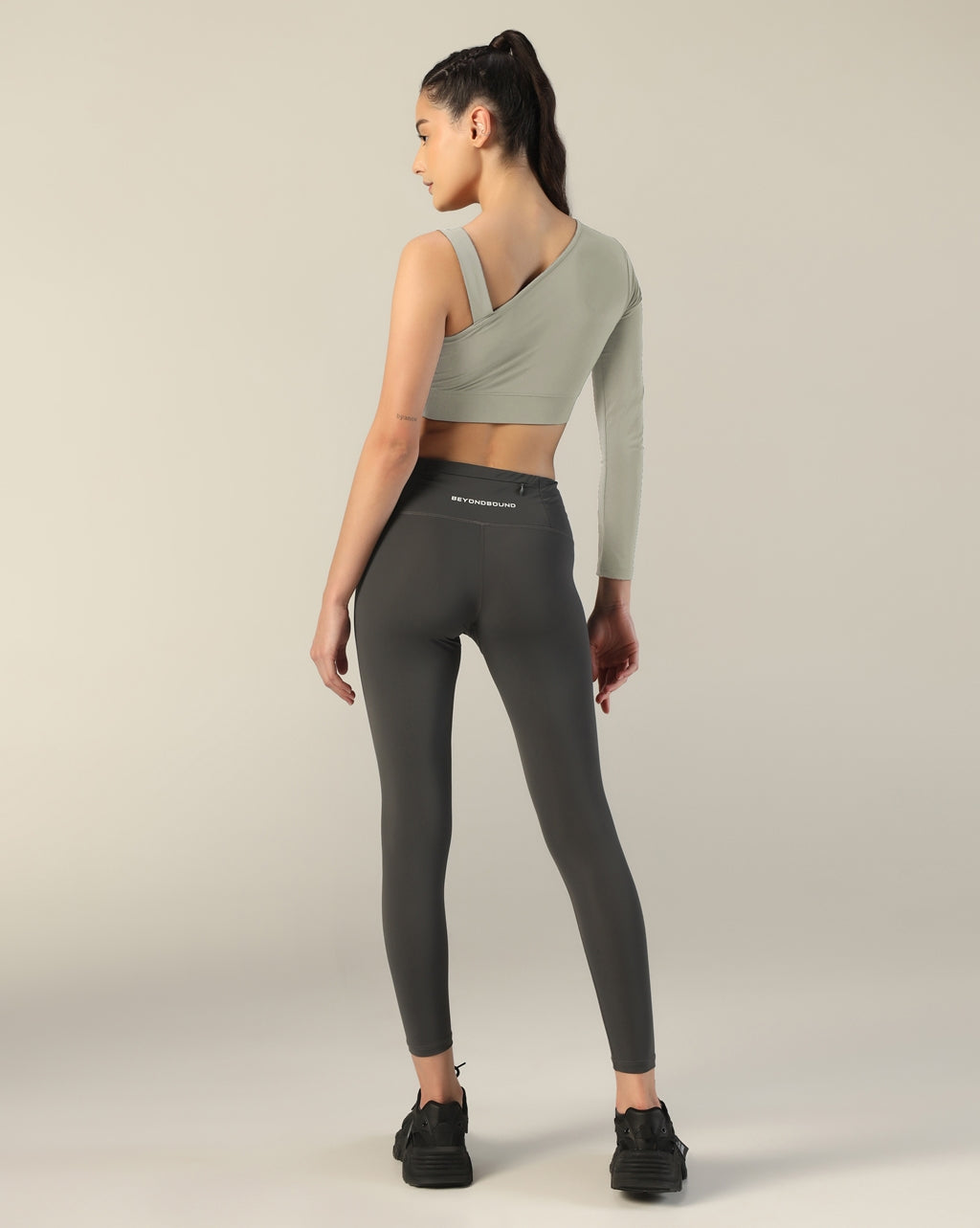 Asymmetric Crop top - Pista