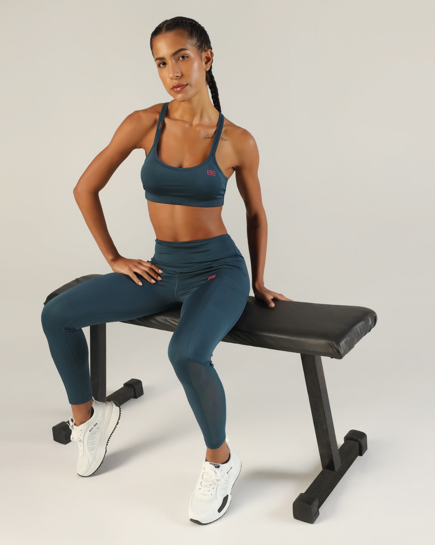 Go-To Crossover Sports Bra - Airforce blue