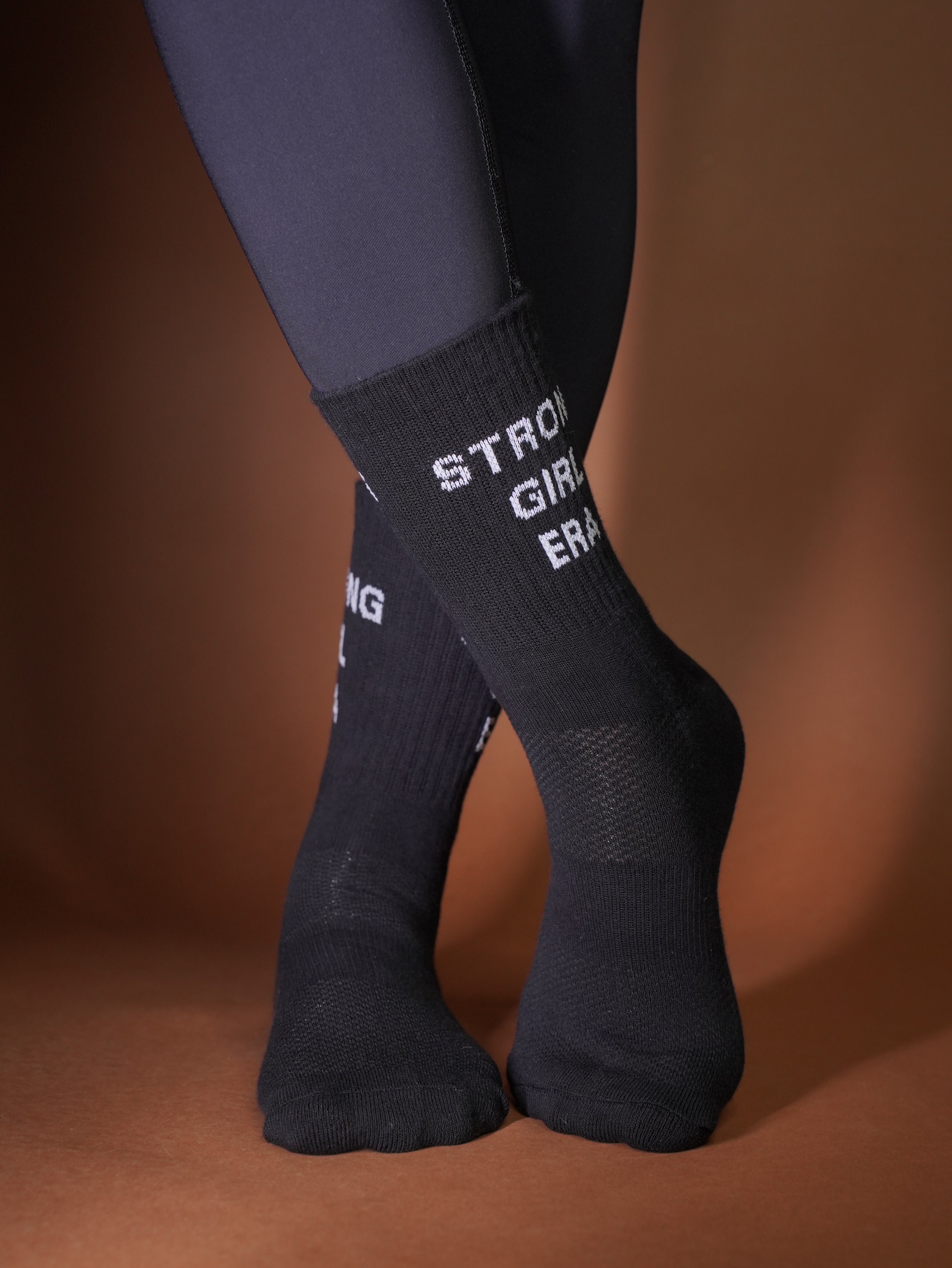 Strong Girl Era – Black